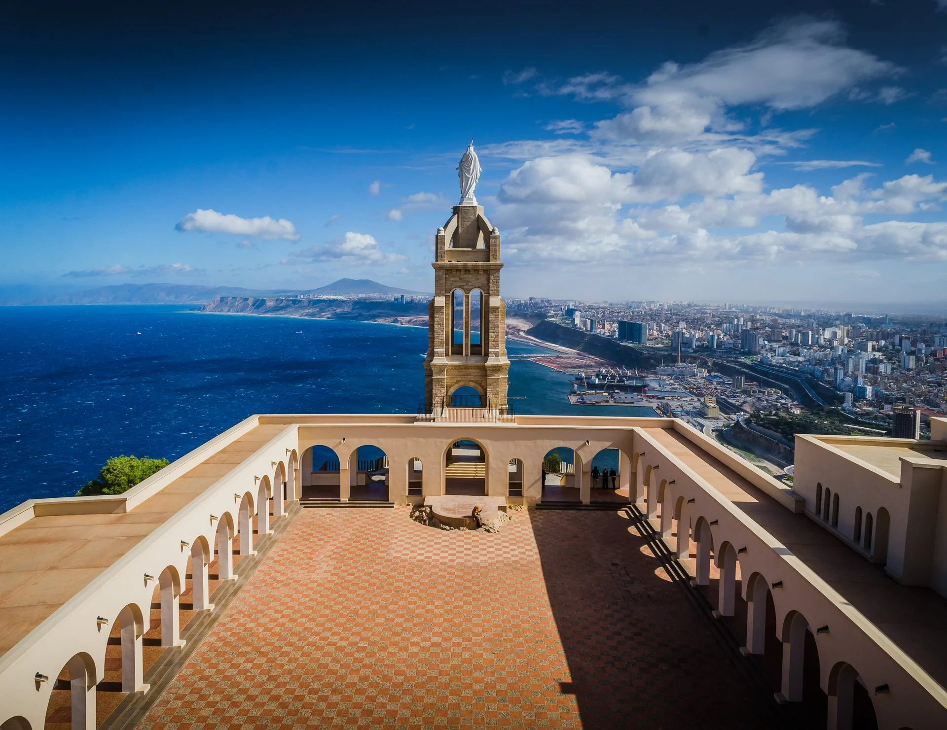 Vue panoramique d'Oran depuis la Basilique Santa Cruz